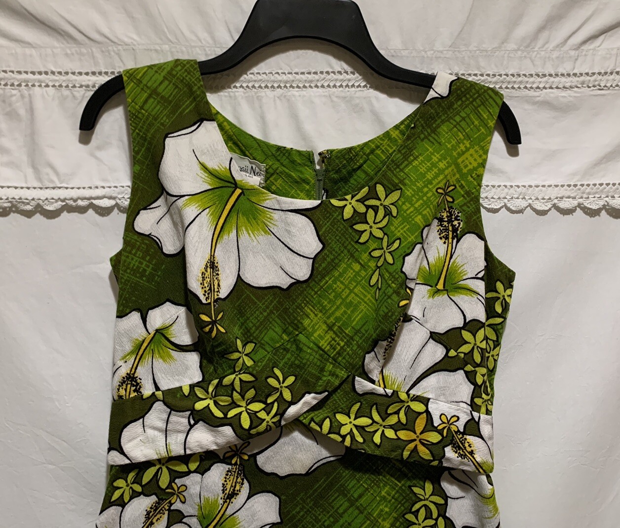 ❤️Vintage HAWAII NEI Hawaiian 70’s HONOLULU Lime Green Hibiscus Floral Dress