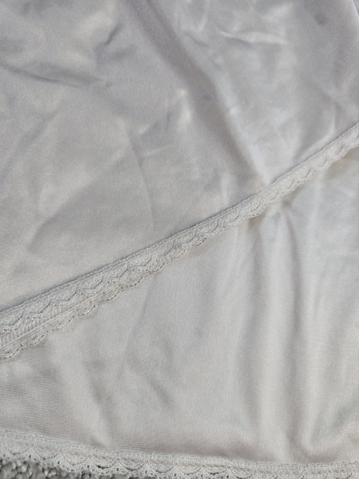 Vanity Fair 24″ XL Comfort Slip Stretch Lace Knee Nylon USA Beige Tan Skirt READ