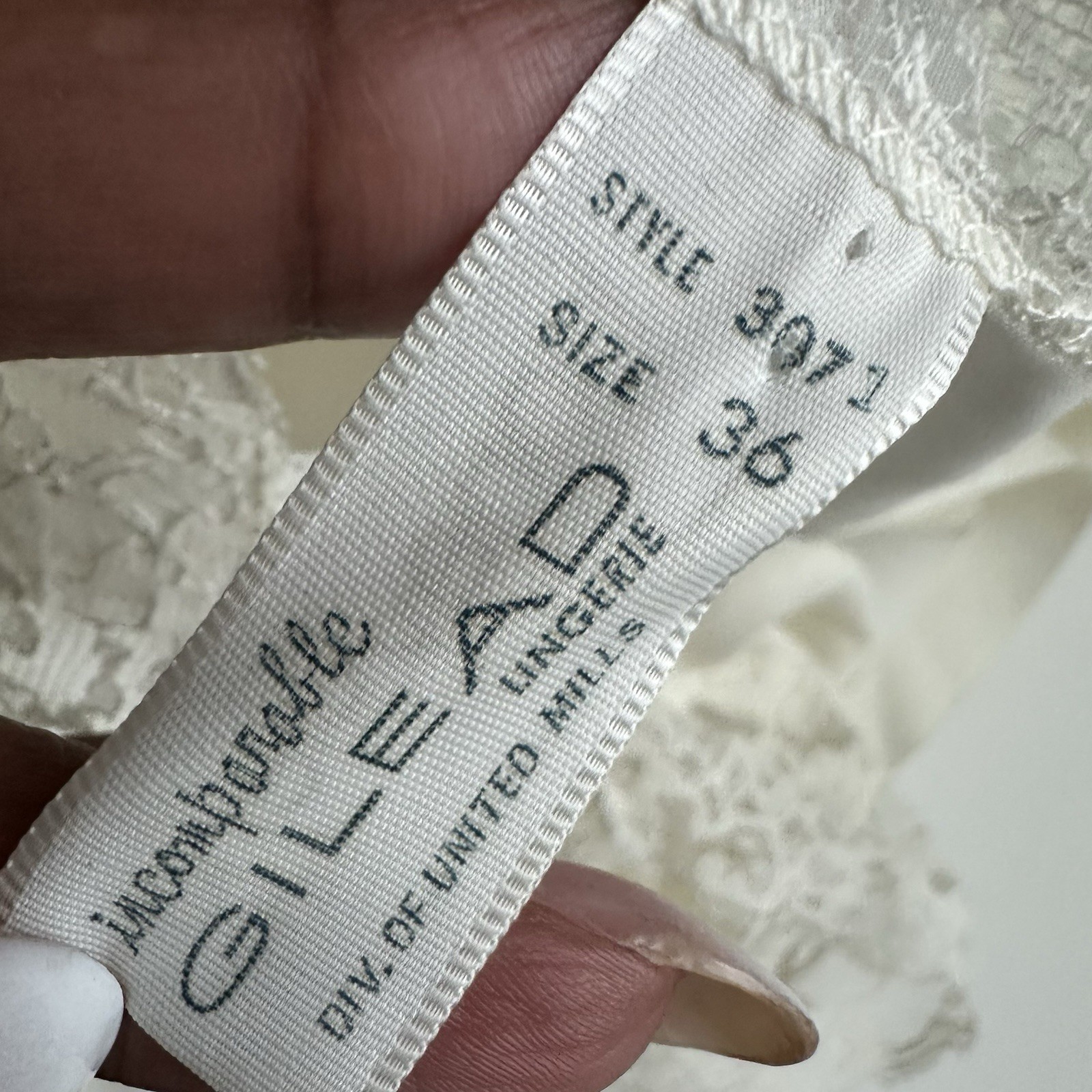 Vintage Gilead Full Slip Lingerie Womens Size 36 Ivory Lace Honey Blend Satin