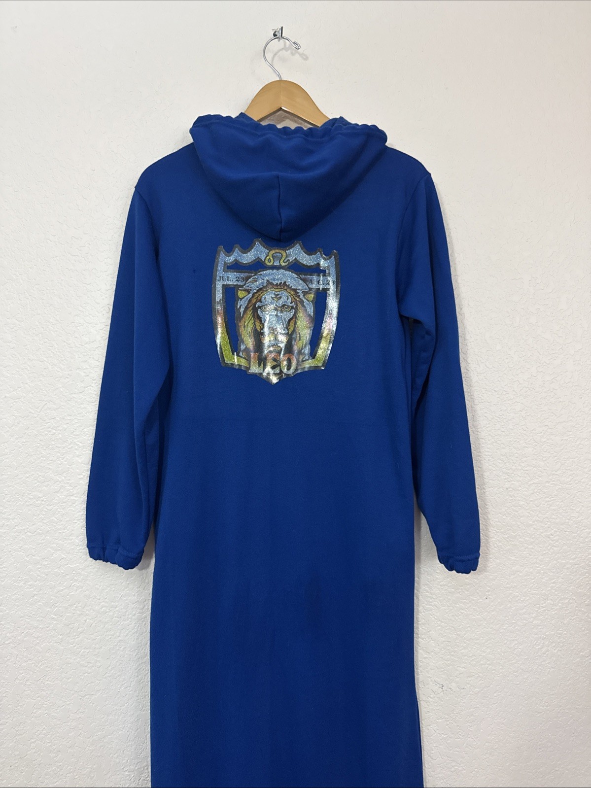 ROBE Leo Zodiac Hoodie Zip up Blue Lion Graphic Long Sleeve Size L NWOT w flaw