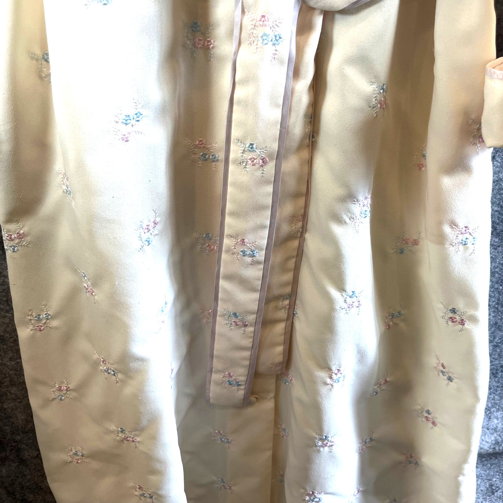 Vintage Ariel Embroidered Cream Robe Sz. S Belt Cuffs Pockets Long EUC