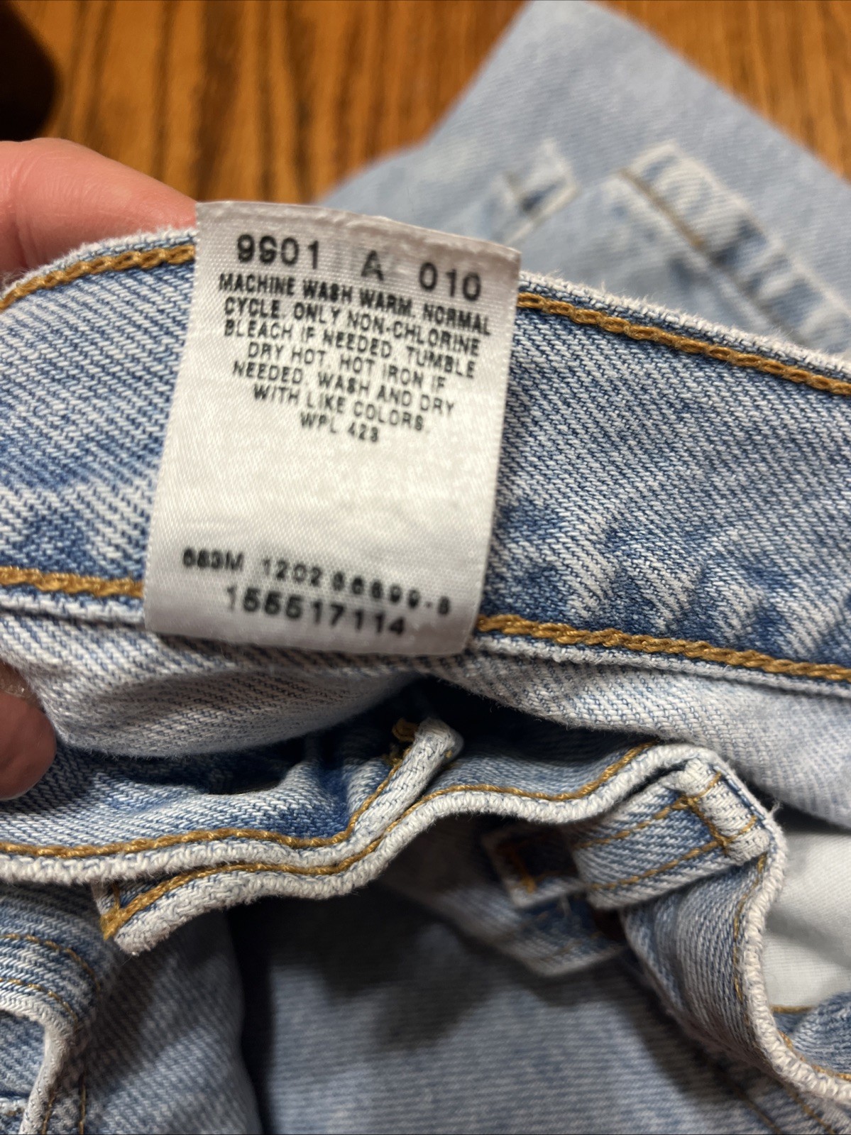 VINTAGE Levis 550 Jeans Womens 10S Blue Light Wash Relaxed Fit Denim