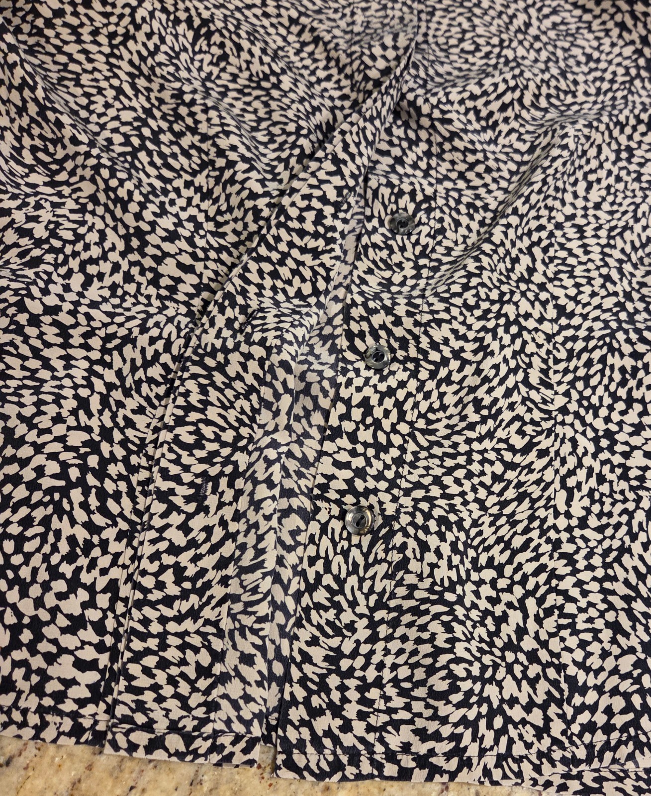 Carlisle Vintage Women’s 100 % Silk Animal Print Blouse Size 10 Old Money Artsy