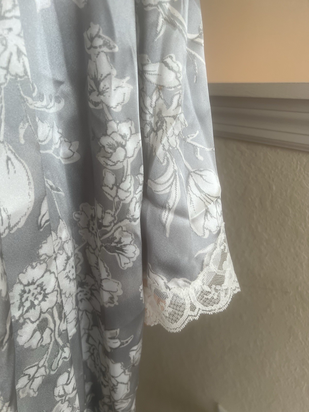 VTG Jacklyn Smith Full Length Satin Robe + Night Gown Set Silver Floral NWT M