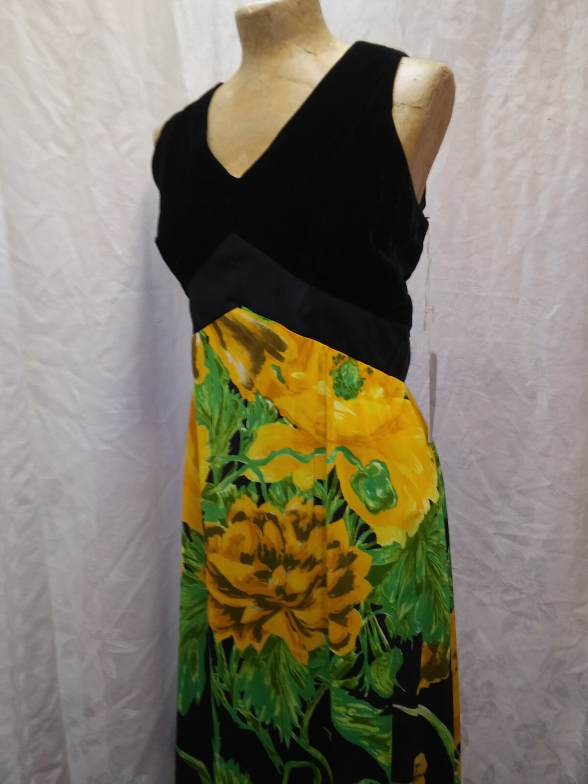 1970’s Black Velvet Yellow Green Jersey Maxi Dress Boulevard Velvet Medium NWT
