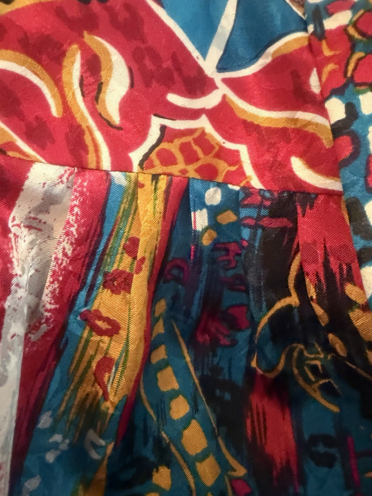 This Beautiful Da-Rue Vintage 80s Blouse Multi Colored Size 12/14 bow at neck