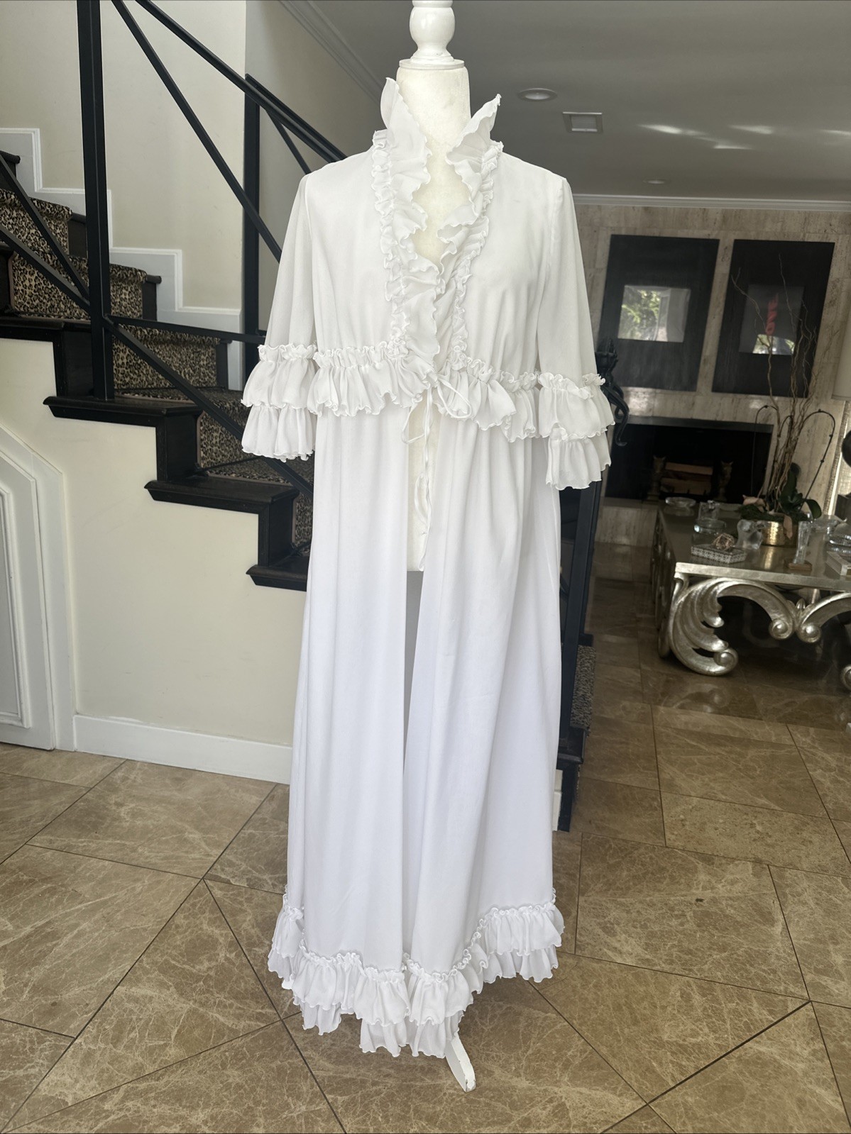 LALA’S California I. Magnin VTG Late 60s White Empire Ruffled Dressing Gown S