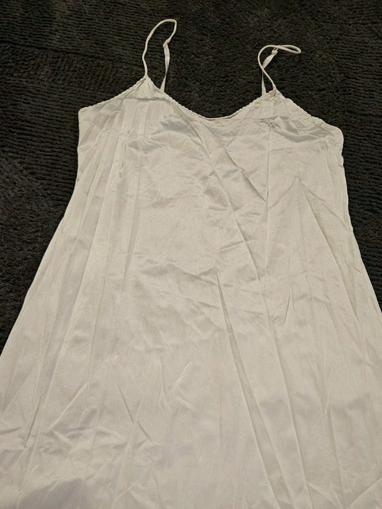 Vanity Fair White Nightgown Vintage 100% Nylon Size 32 38/44 Long Length