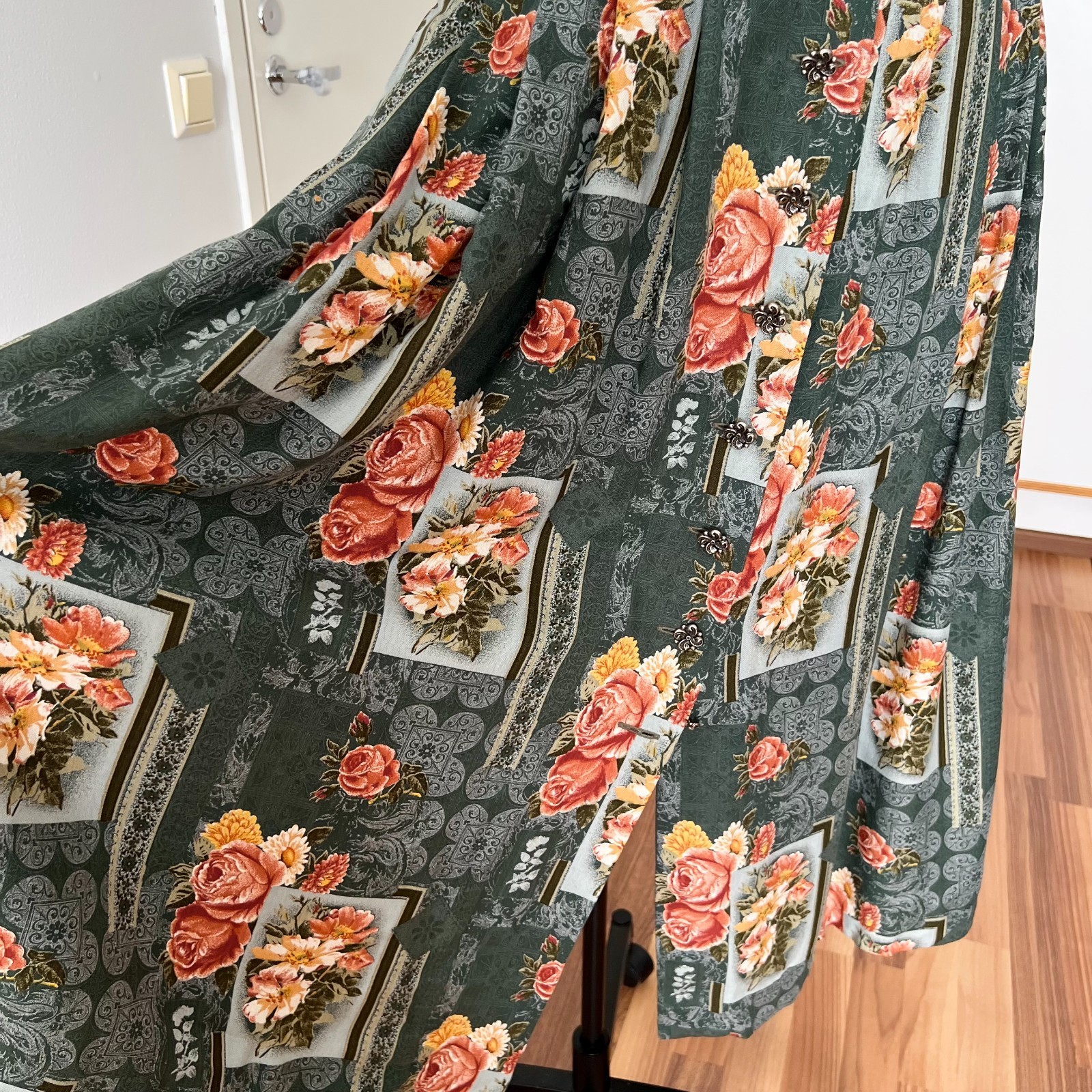 1980s Vintage German Dirndl Dress Floral Bavarian Folk Puff Sleeves Midi EU 40