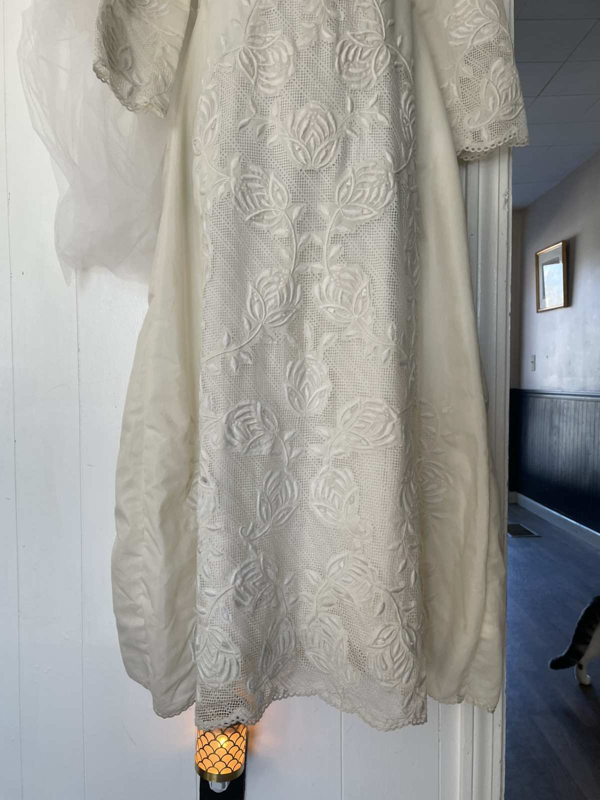 Vtg Stunning Ivory Tapestry Lantern Style Wedding Dress W/ Veils 30”/28”/52”