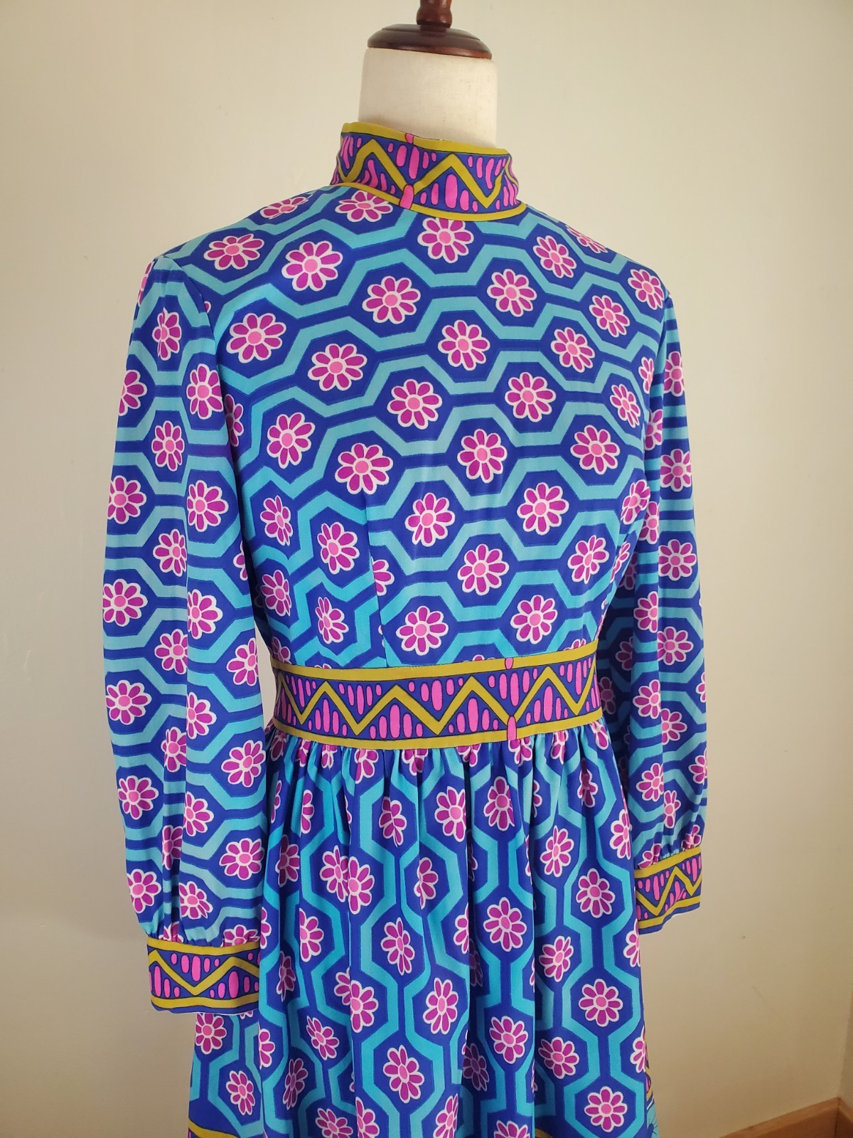 Vintage 70’s Flower Power Psychadelic Mod Neon dress Saks Young Dimensions