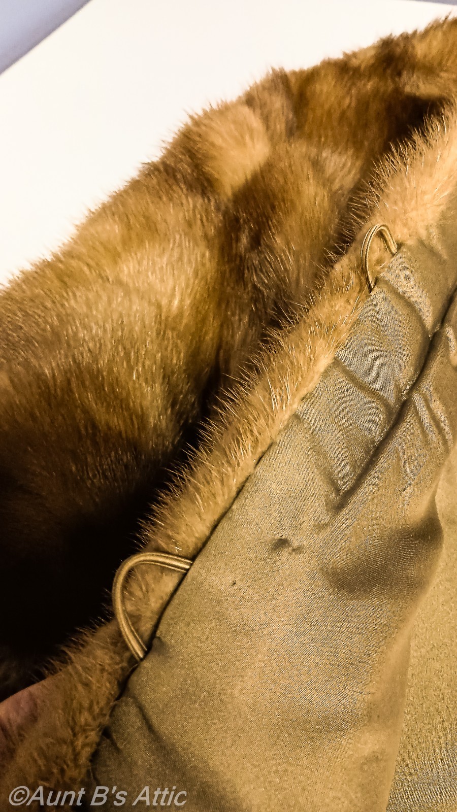 Stunning Luxurious Vintage 50’s-60’s Light Brown Mink Capelet From L.L. Berger S