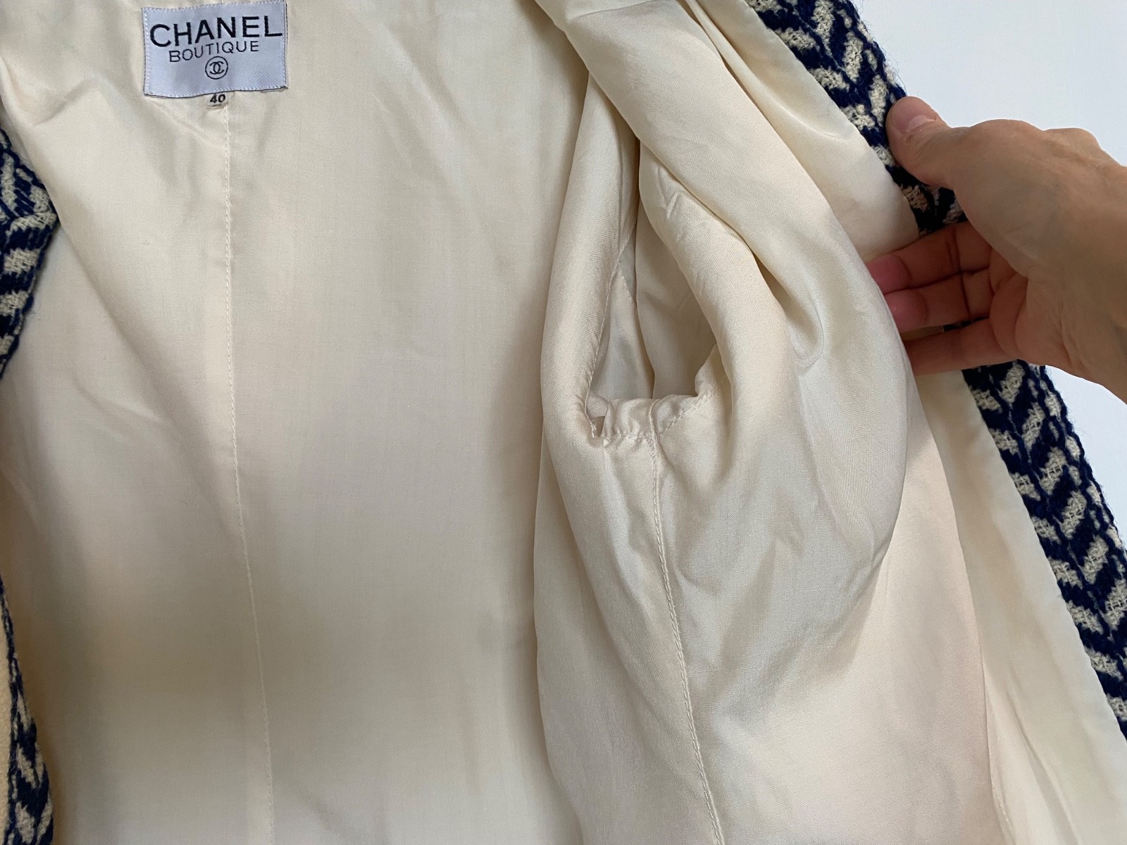 Vintage CHANEL BOUTIQUE 2 Pc Tweed Suit FR 40 Cream & Blue Blazer, Pencil Skirt