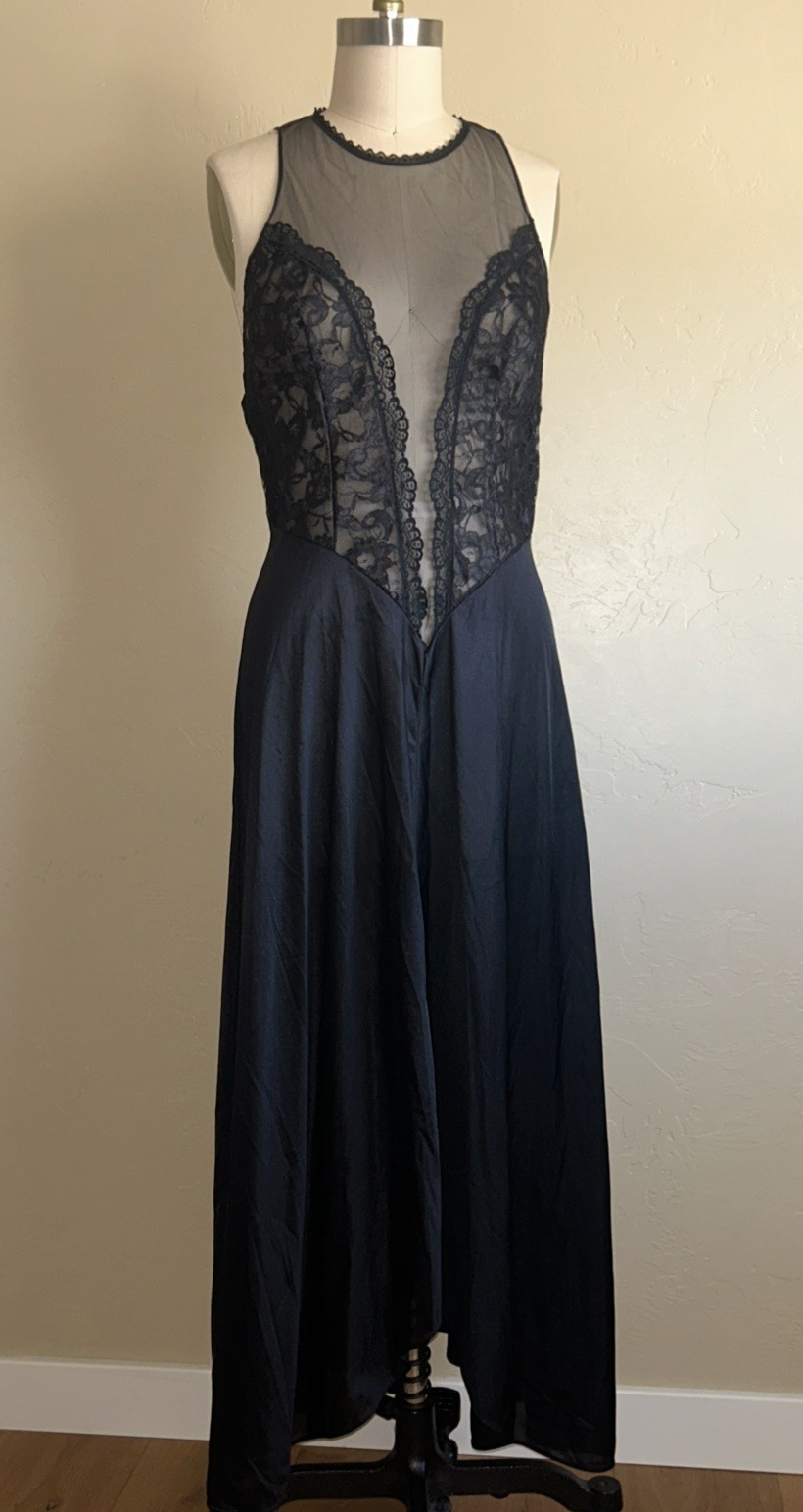 Vandemere Nightgown Lace Accents Black Size M uneven hem.