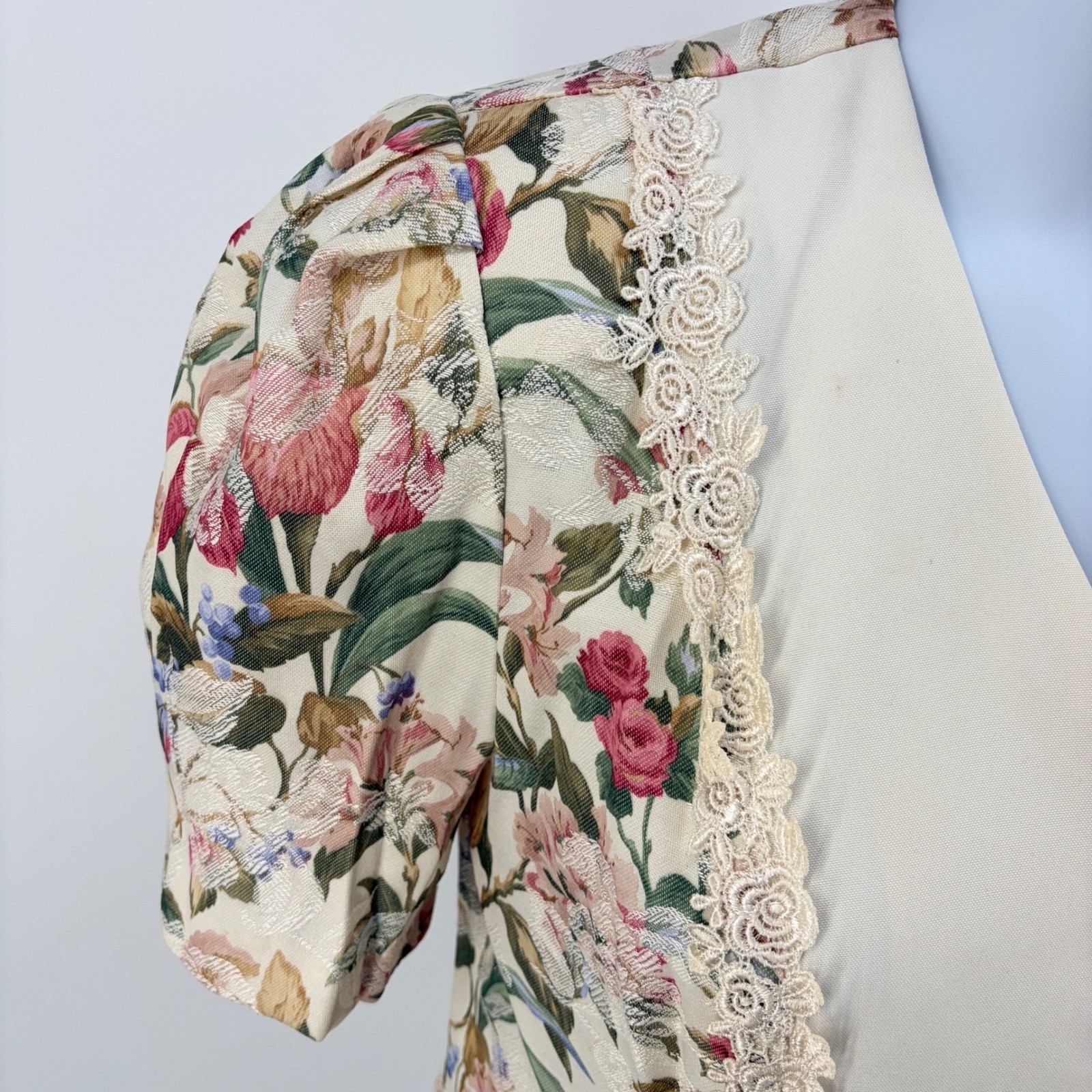 Skirt Suit Women 10/12P Cream Floral Tapestry Lace Vintage USA Made Cottagecore