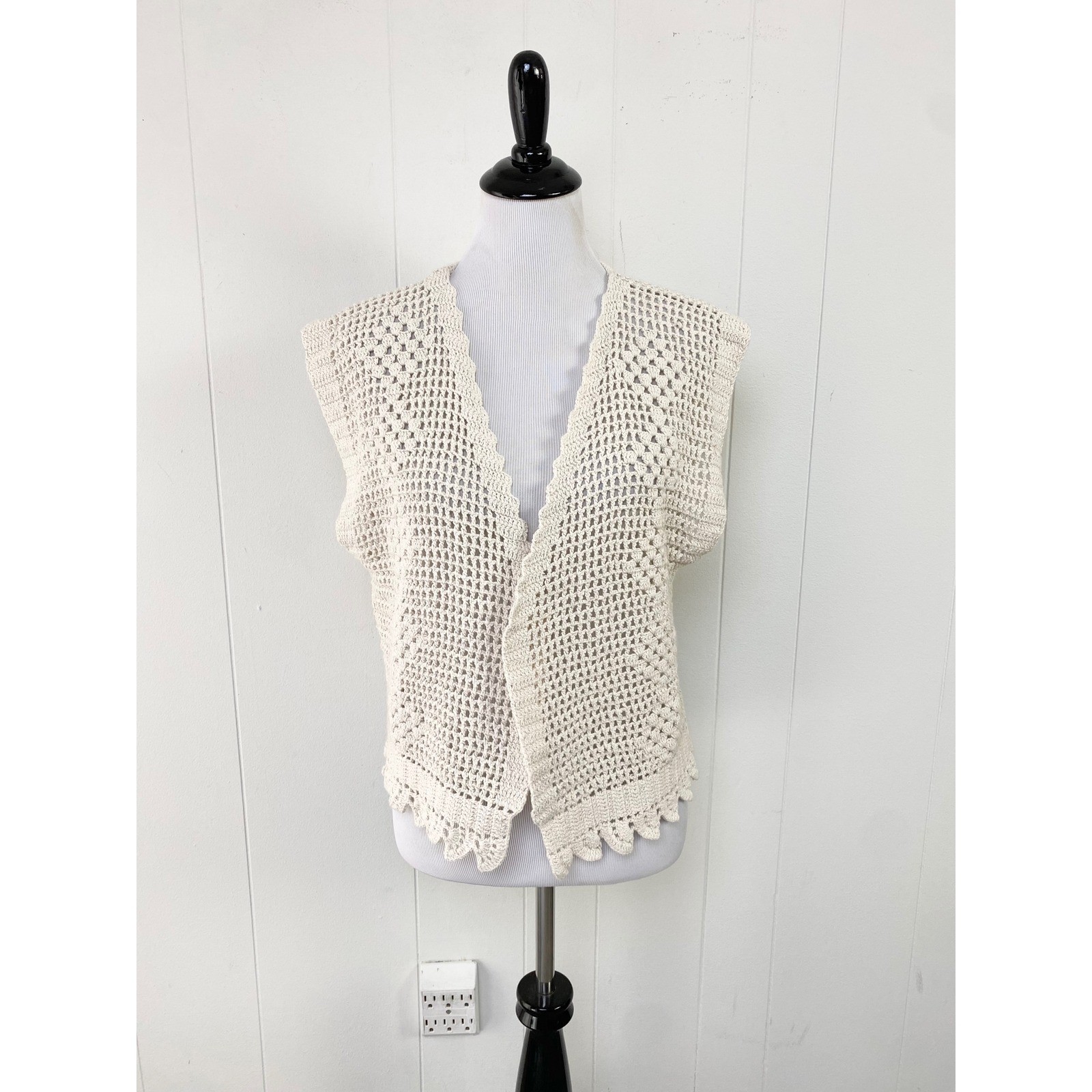 Vintage Boho Cottage Granny Crochet Vest XL Cream Cotton Open Knit Scalloped