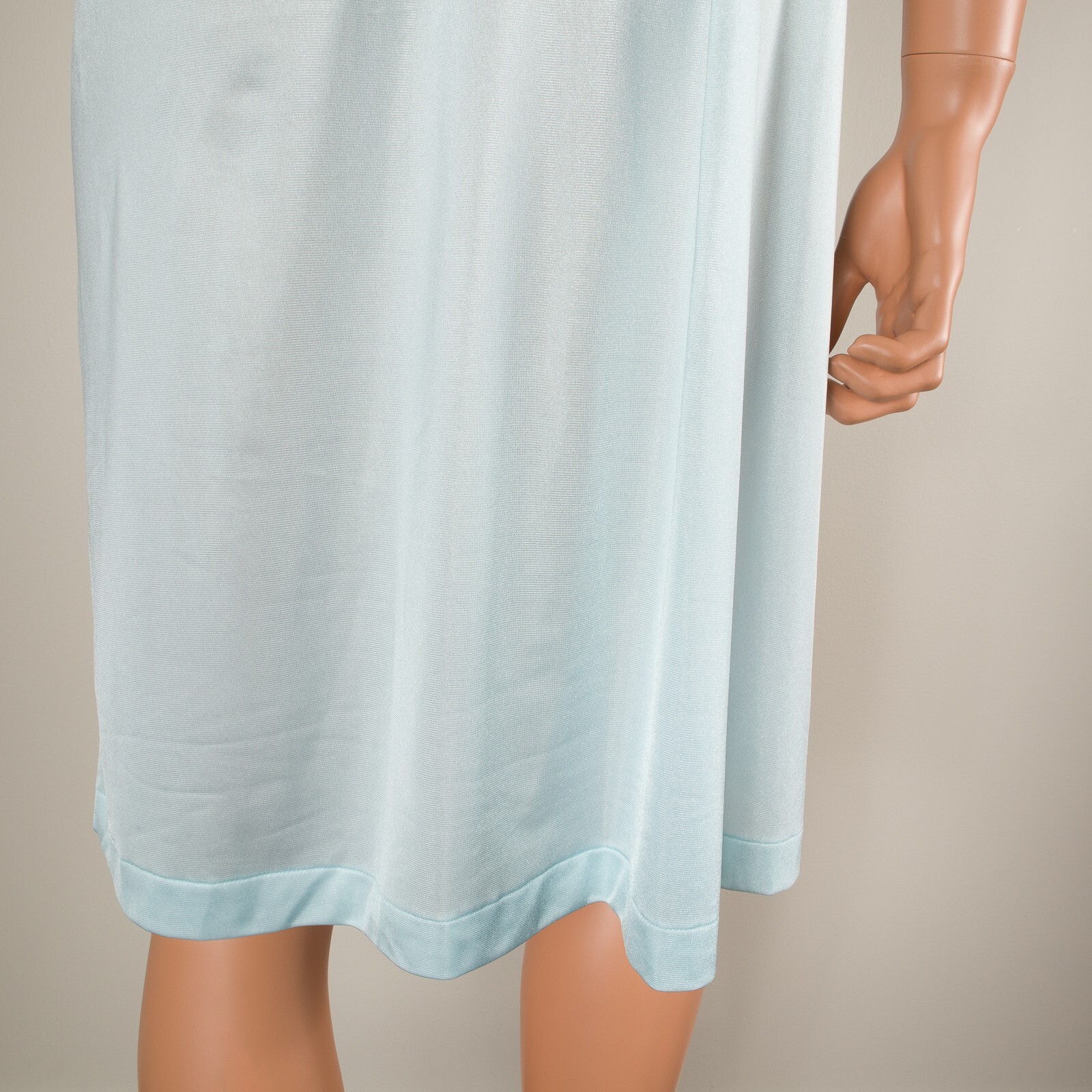 💖 GILEAD Vintage M Seafoam Nylon Robe Button Nightgown Embroidered Short Sleeve