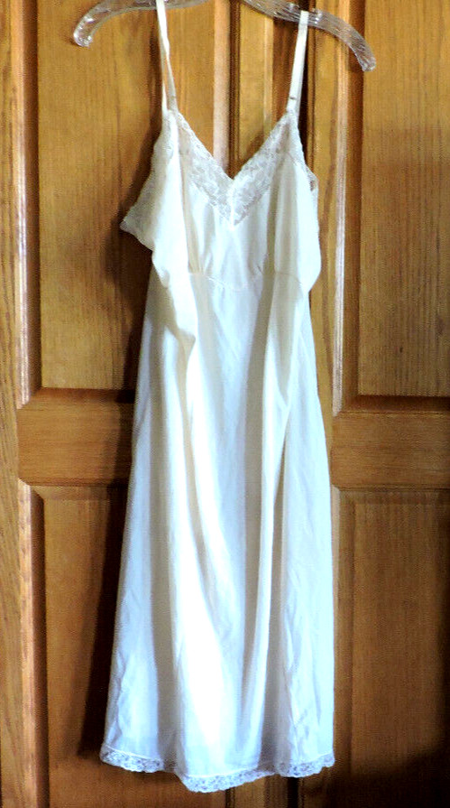 Vintage LUCY LARCOM Pale Cream-Peach Color Sheer Lacy Nylon Full Length Slip 40