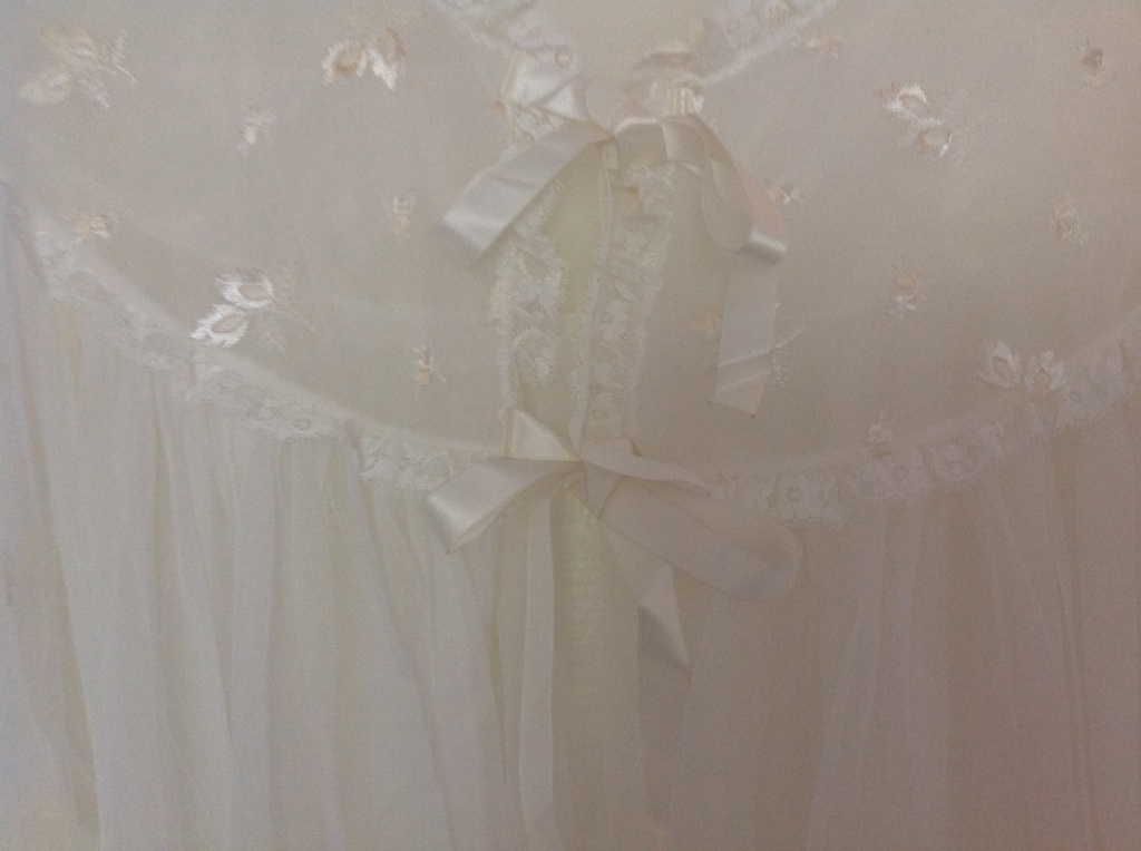 Vintage, American Maid robe, women’s soft mesh, cream color, size S, mint cond.