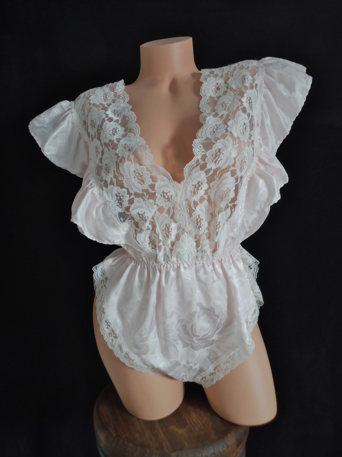 Gorgeous LILY of FRANCE Teddy Vintage New Pink w/lots of Lace Trim Sexy! Medium