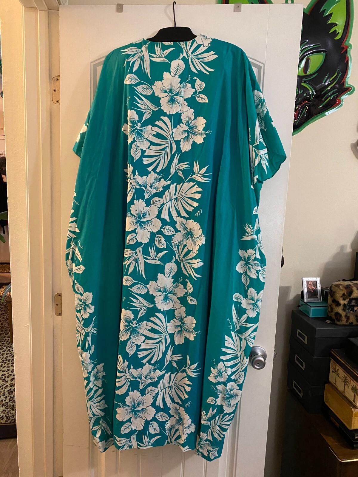 Vintage ROYAL CREATIONS HAWAII Green Hibiscus Mumu Caftan Kaftan Tiki Aloha OS