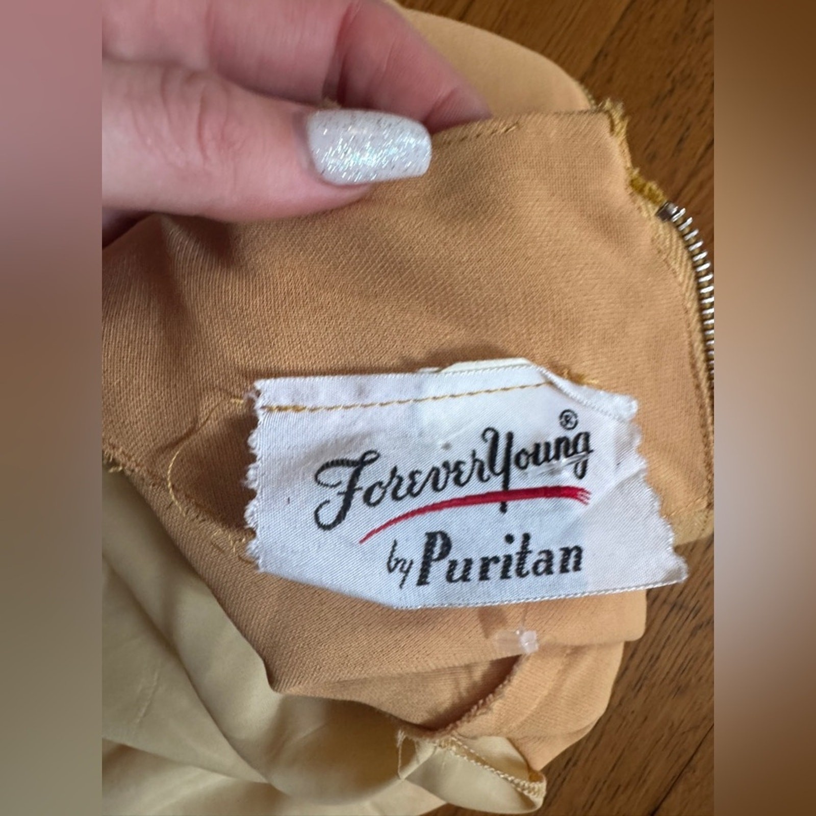 50s Vintage Peach Wiggle Dress w Rhinestone Detailing Sz M