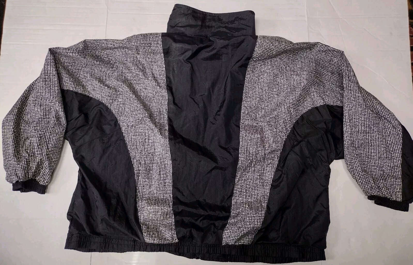 Vintage 2X Pro Spirit 90s Windbreaker Nylon Black White Print Womens Plus Comfy