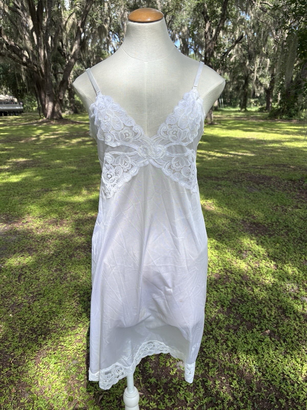 Vanity Fair Vintage Cream Lace Slip Womens Size Medium