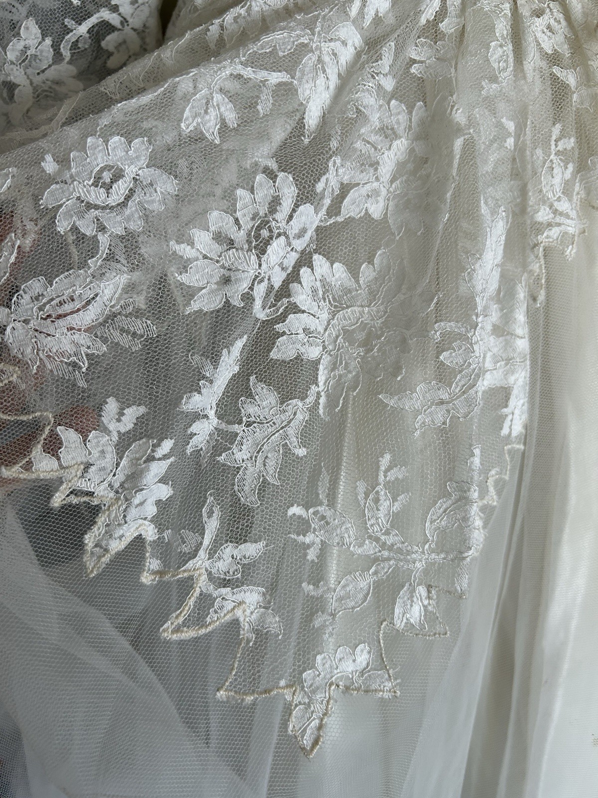 1950s Tea Length Wedding Dress w/ Vintage Tulle & Lace Bridal Cupcake Romantic S