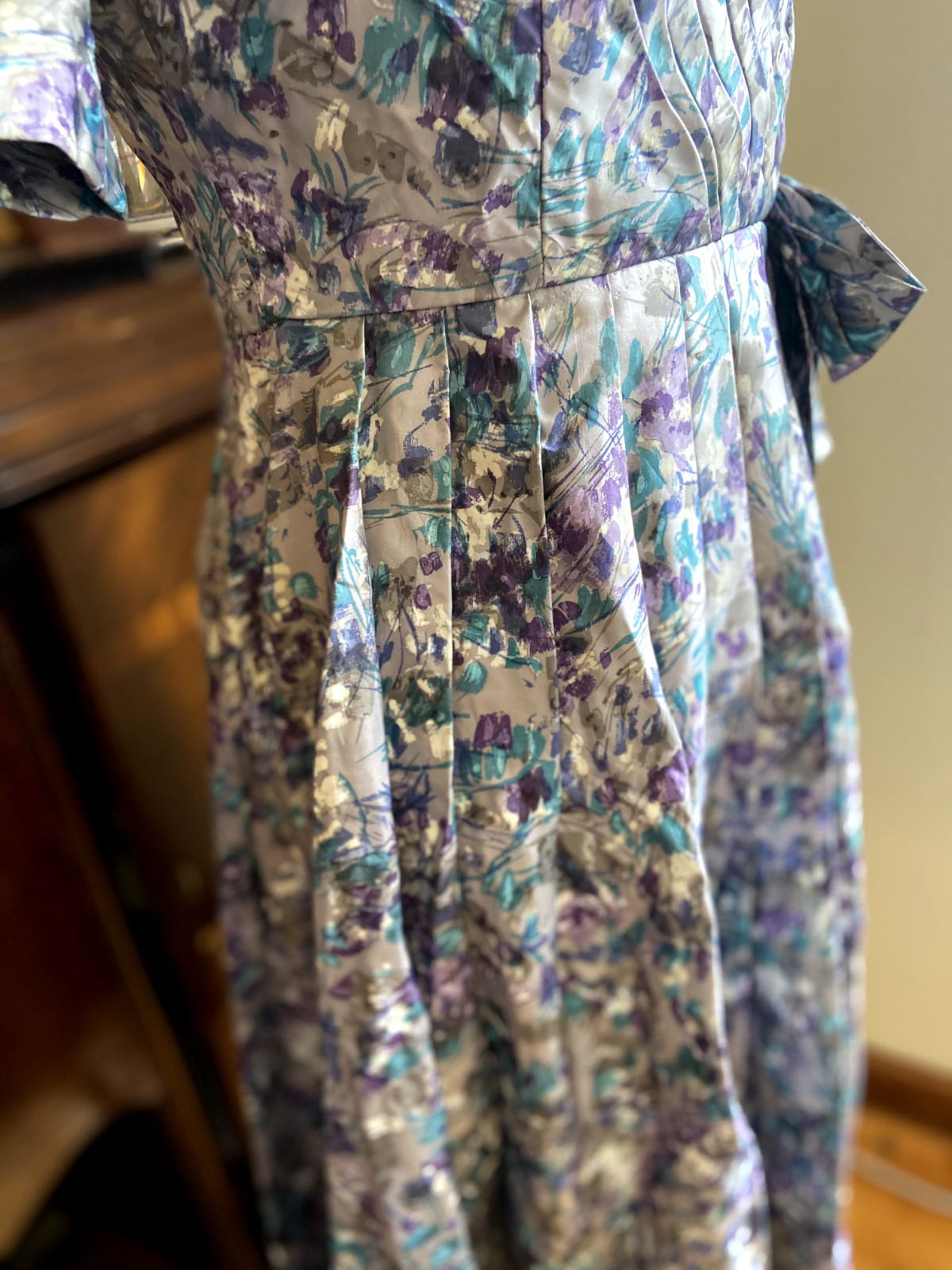 1950 wiggle dress vintage polyester gorgeous pleats purple floral size 8 AU SML