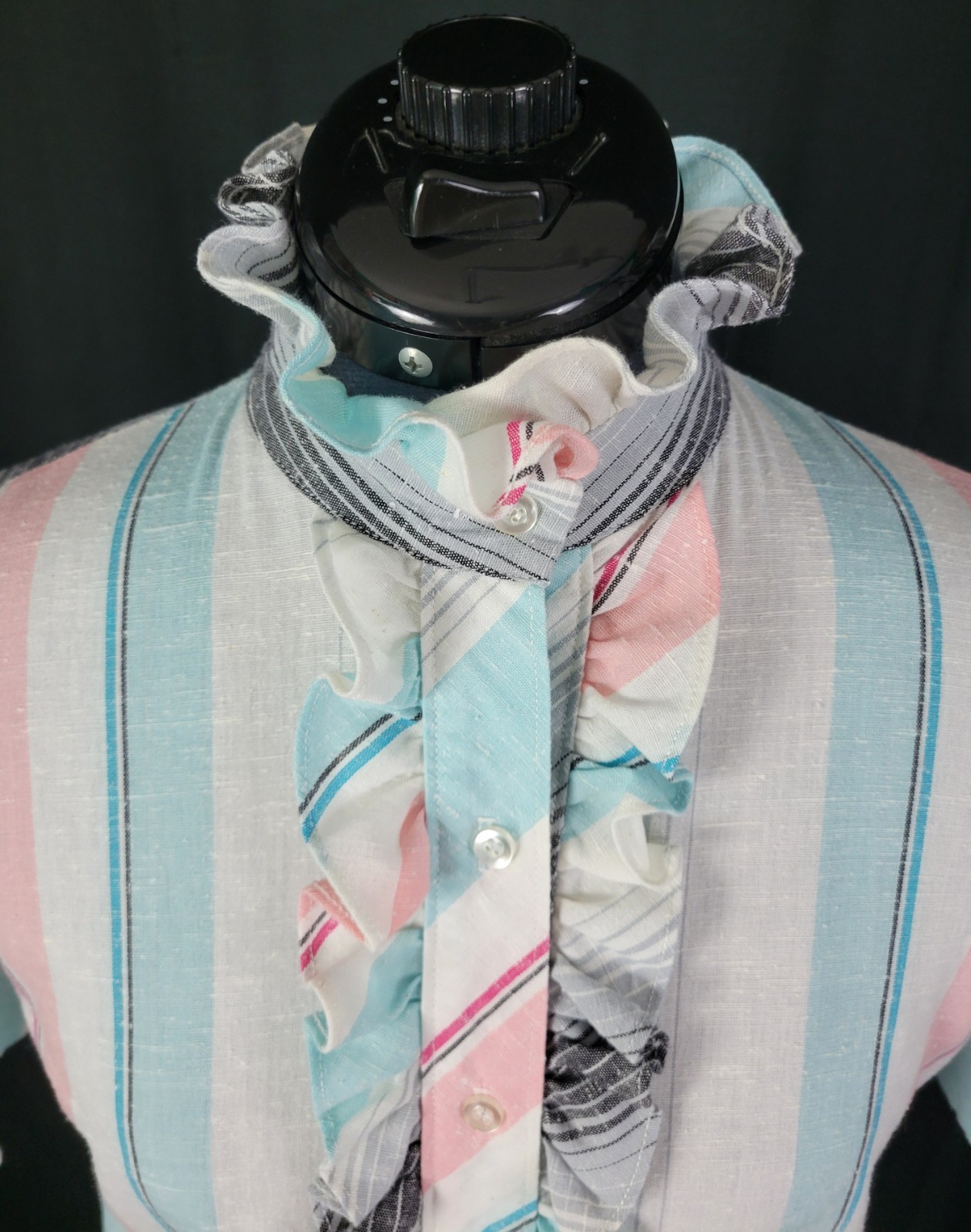 Vtg Lucky Winner White/Blue/Pink/Grey Striped S/S Top w Ruffled Collar Size M?