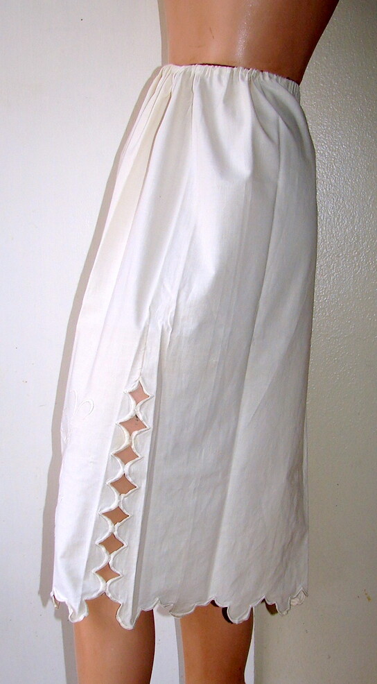 Vintage WHITE COTTON SKIRT w/Scalloped Embroidery & Drawstring Waist d2-8