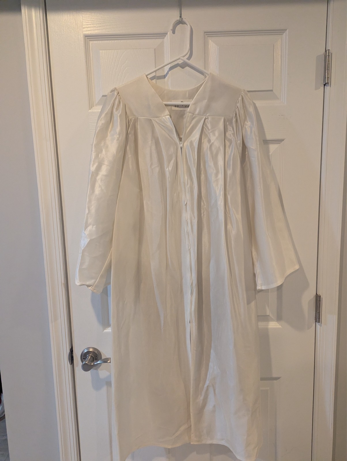 Vintage pearl 5’3-5’5 graduation gown