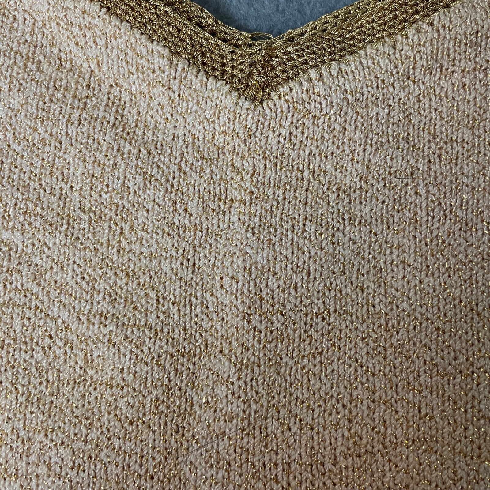 Vintage Knitted Top Womens Sweater S/M Beige Gold Metallic Trim Vneck Glam VTG
