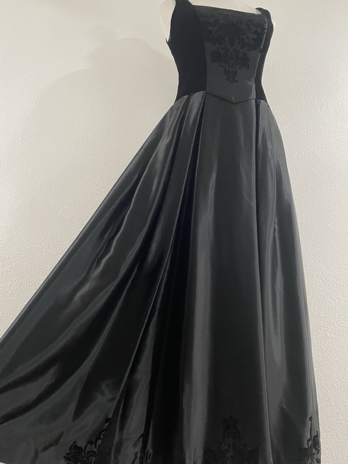VTG 90s/Y2K Renaissance Style Satin/Velvet Black Maxi Dress Goth Prom Party Sm