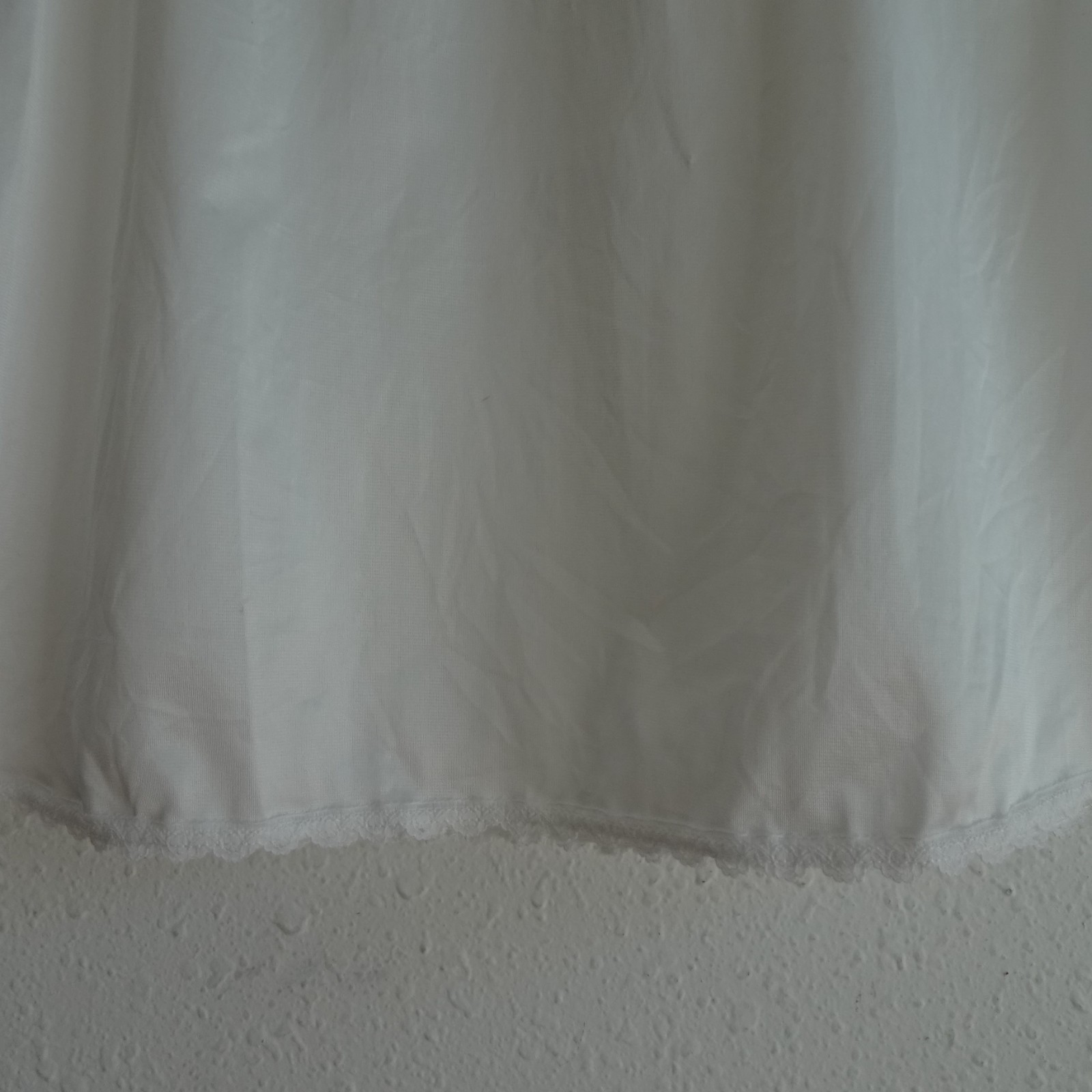 WARNER’S Half Slip Under Skirt White Size M Nylon Lace Trim Y2K Modest 25″ Long