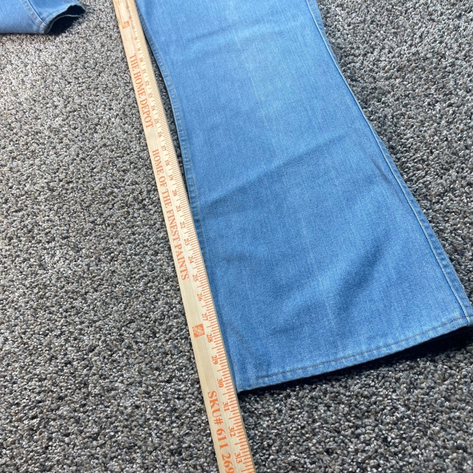 Vintage Levi’s Movin On Women’s 33×30 USA Made Orange Tab Light Wash Straight