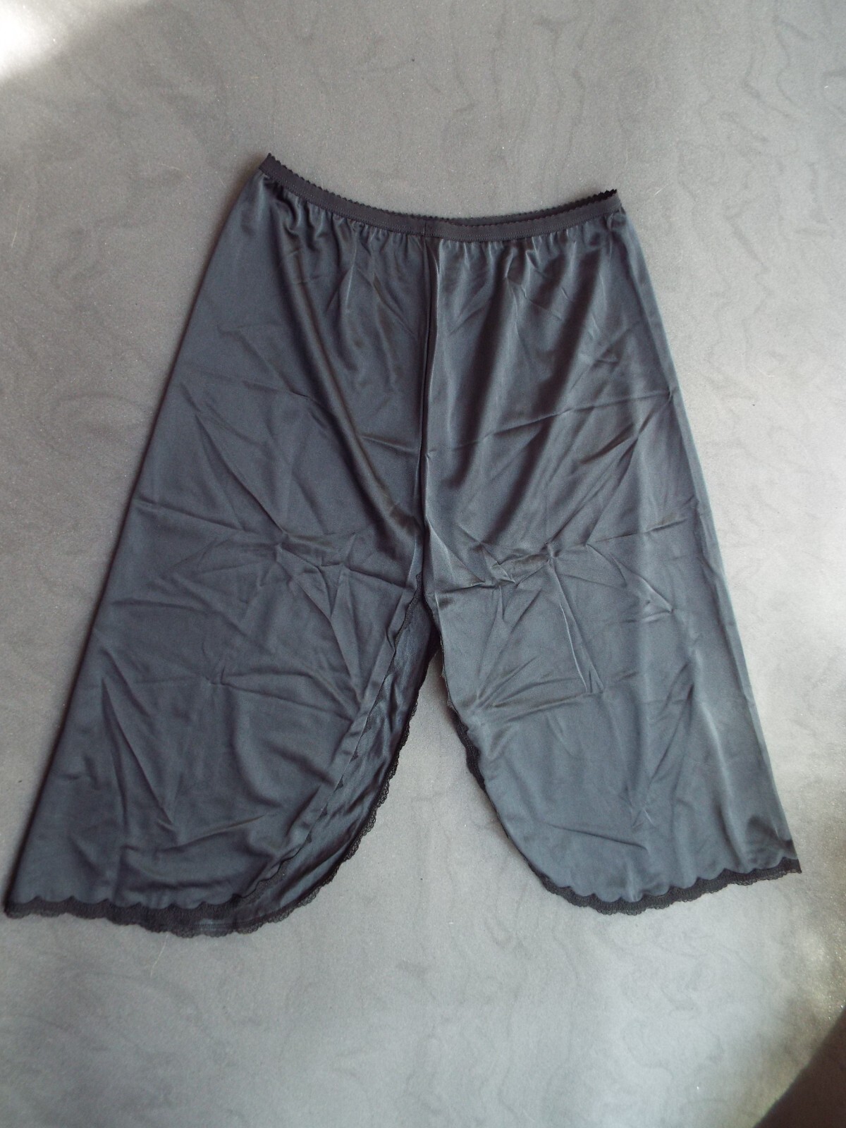 Shadowline Half Slip Black Medium 26 in 2 slits