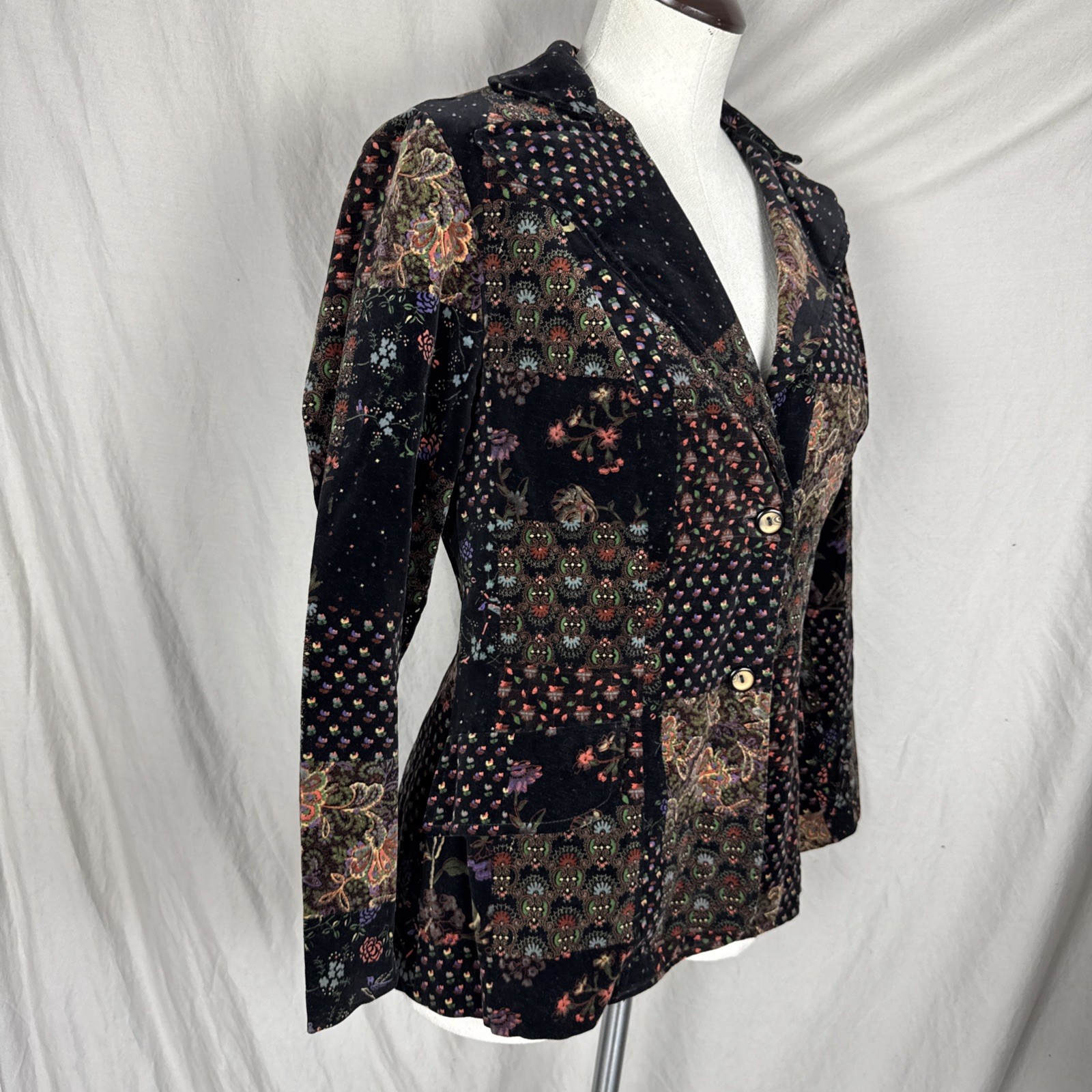 Vintage 1970s Velvet Patchwork Floral Black Blazer Womens XS/S/M *SEE MEAS!