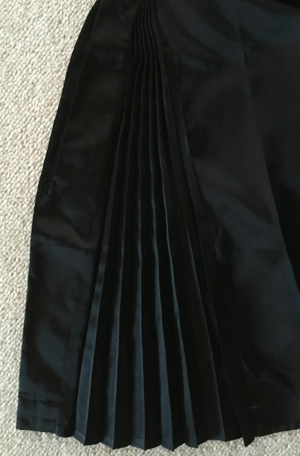 Vintage: Unique – Elegant LITTLE BLACK 40 Black with Burgundy Silk 70s