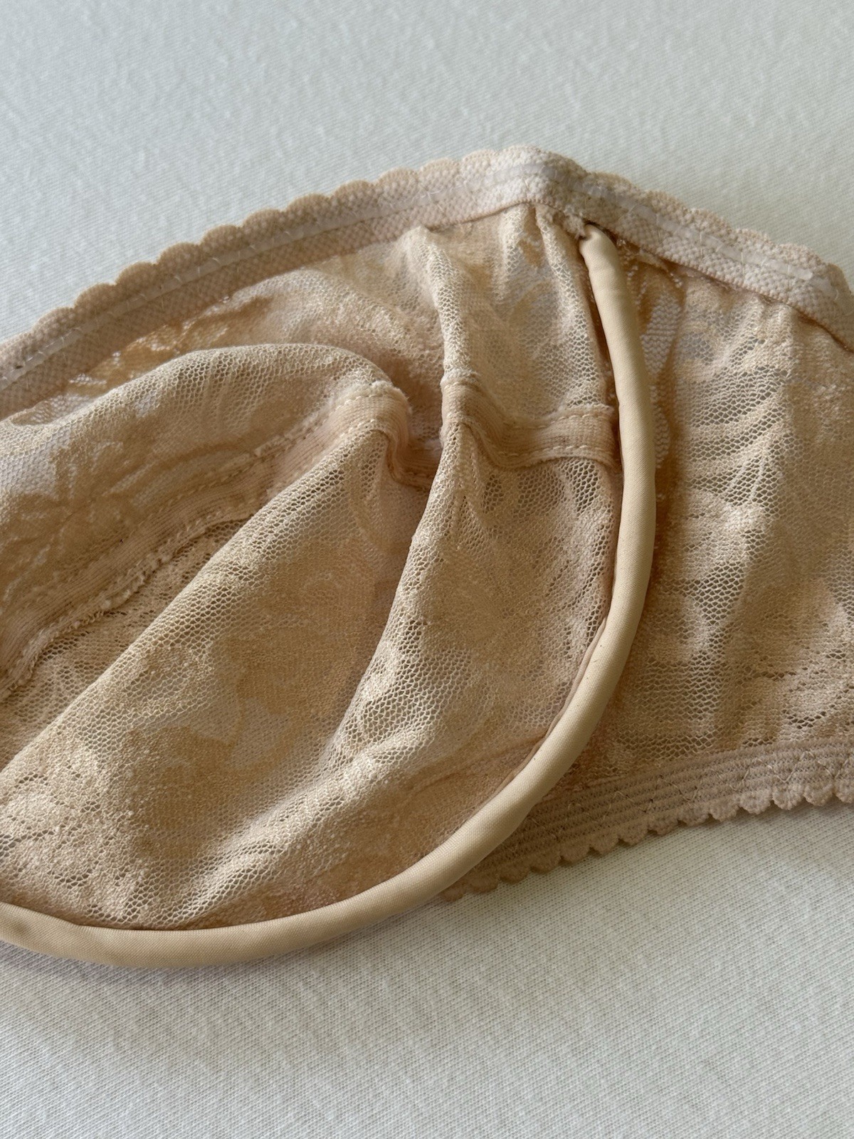 Vintage 1980’s JC Penney Beige Lace Strapless Underwire Bra Size 36C Style 7766