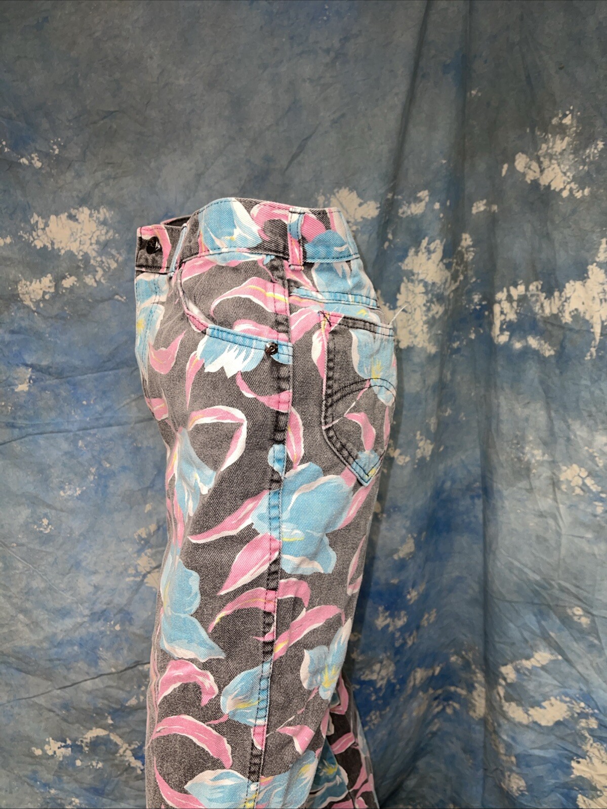Vtg 1980s Juniors Sunset Blues Chic Floral Black Denim Tapered Leg Pants 27X28