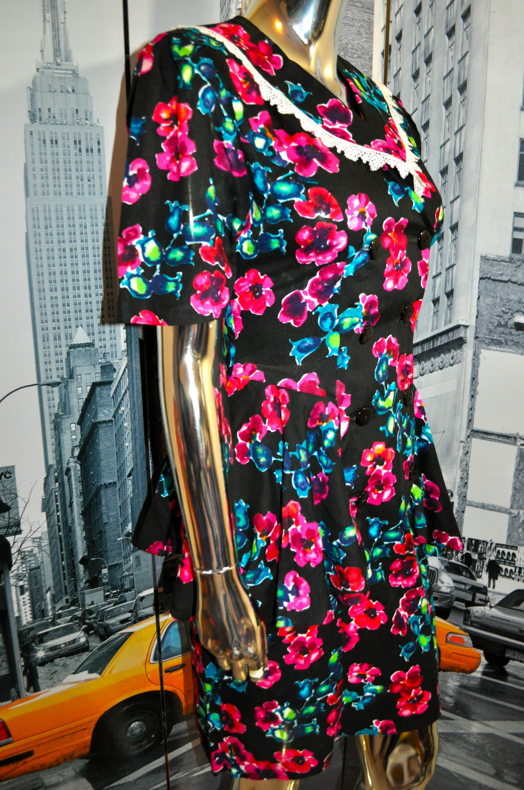 VINTAGE 80’S BOLD SHOULDERS BRIGHT MULTI FLORAL PEPLUM DRESS SIZE 3/4