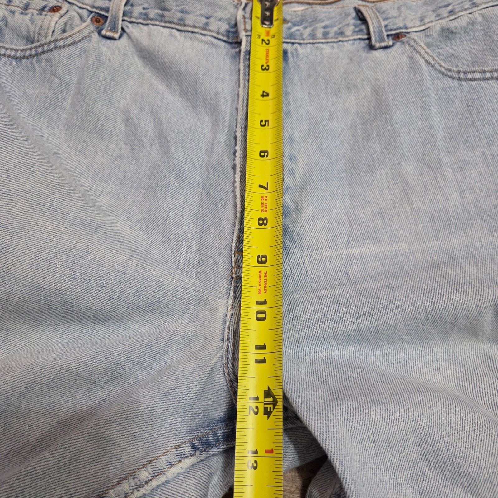 Vintage y2k Levis 550 Relaxed Fit Tapered Leg Jeans Light Wash Made in USA 16L