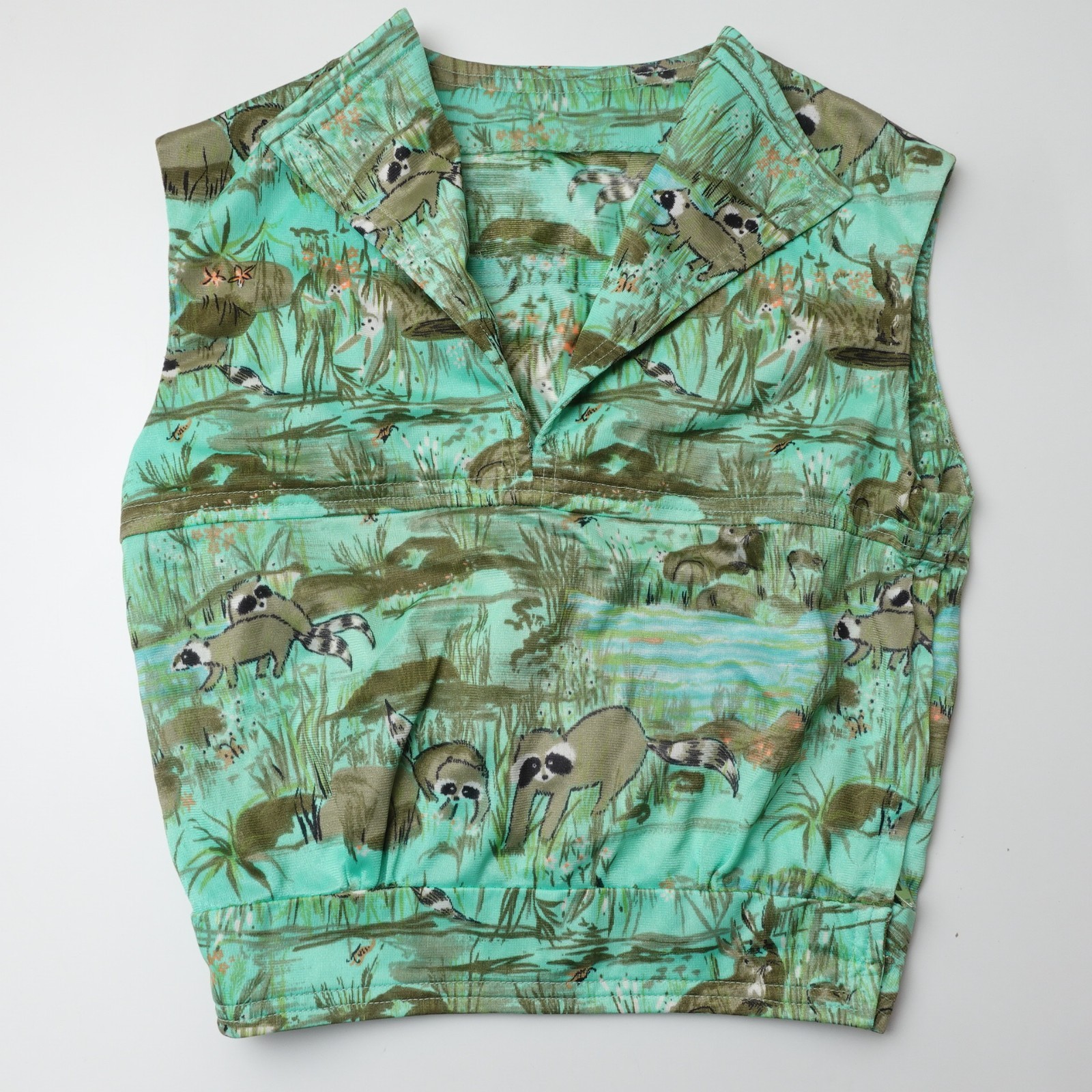 Vintage 1970s Women’s All Over Print XS Raccoon Crop Shirt Sleeveless Bunny 70s