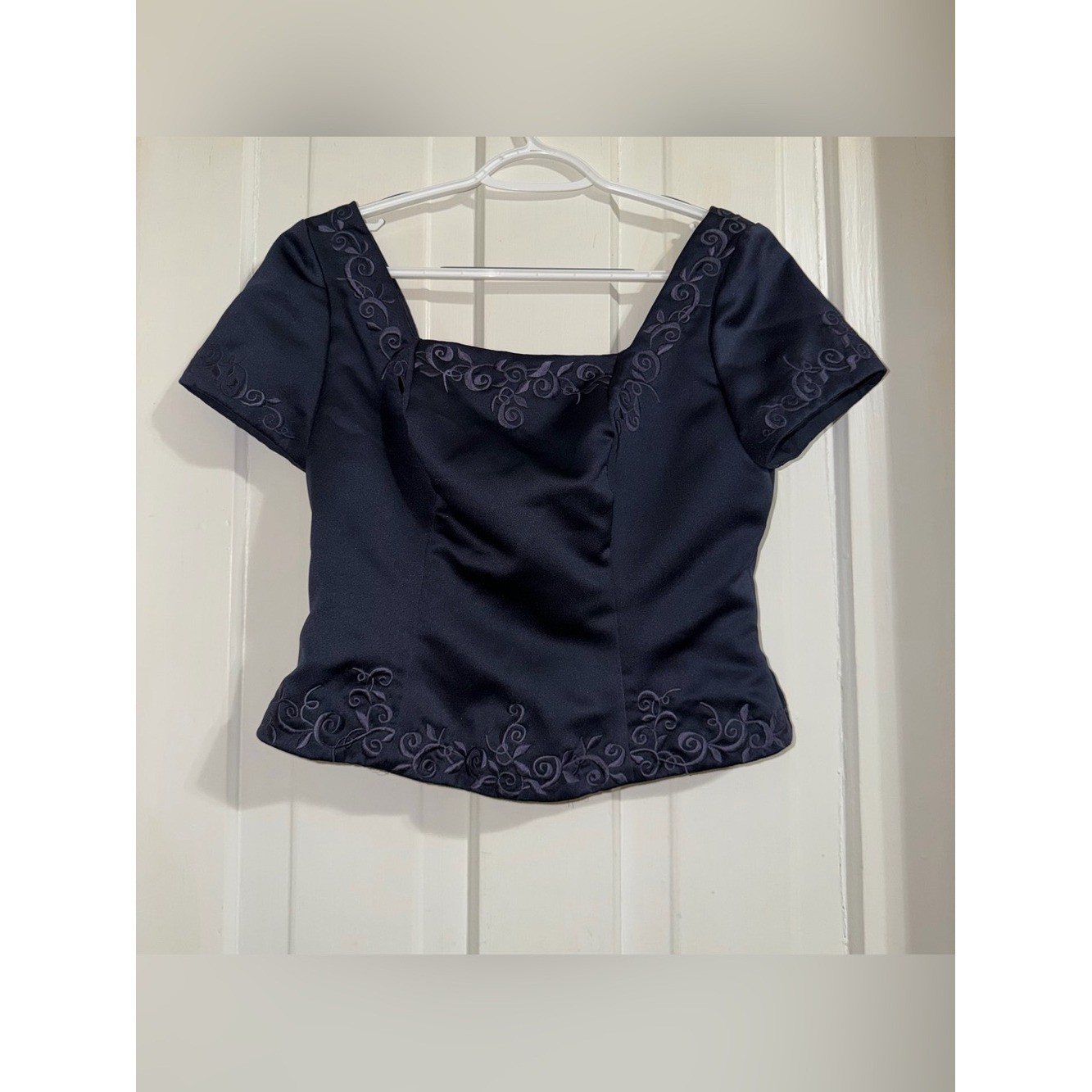 Vintage Women’s juniors size 14, 13/14 embroidered satin crop top shirt Mori Lee