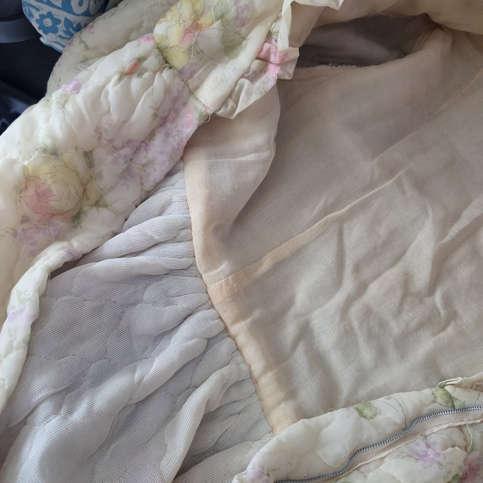 VTG Quilted Housedress Pale Flowers 70s Glamour 29 Inch Waist