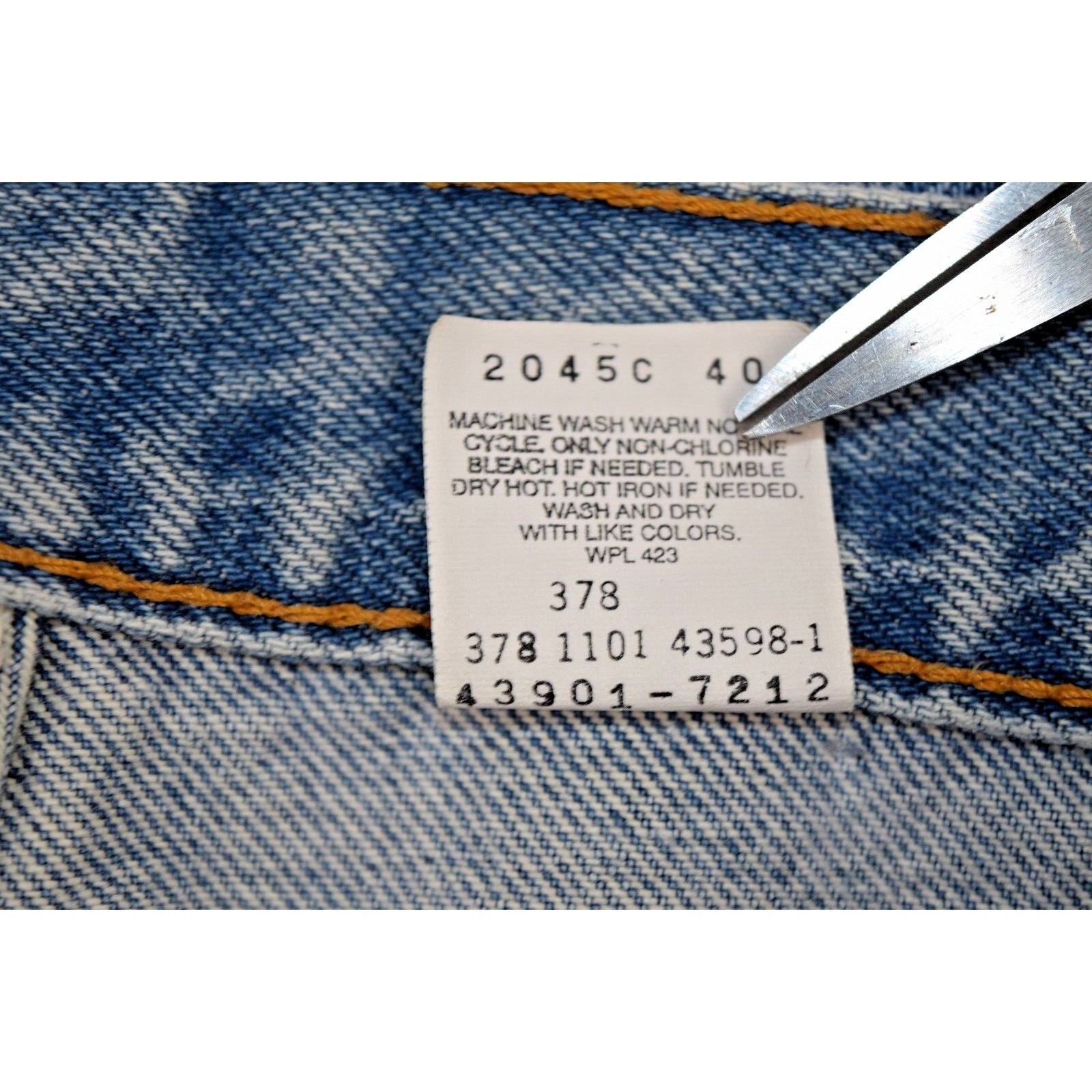 Vintage Levis Jeans 32 x 33 Y2K Blue Relaxed Fit Straight Leg Soft Fading c.2001