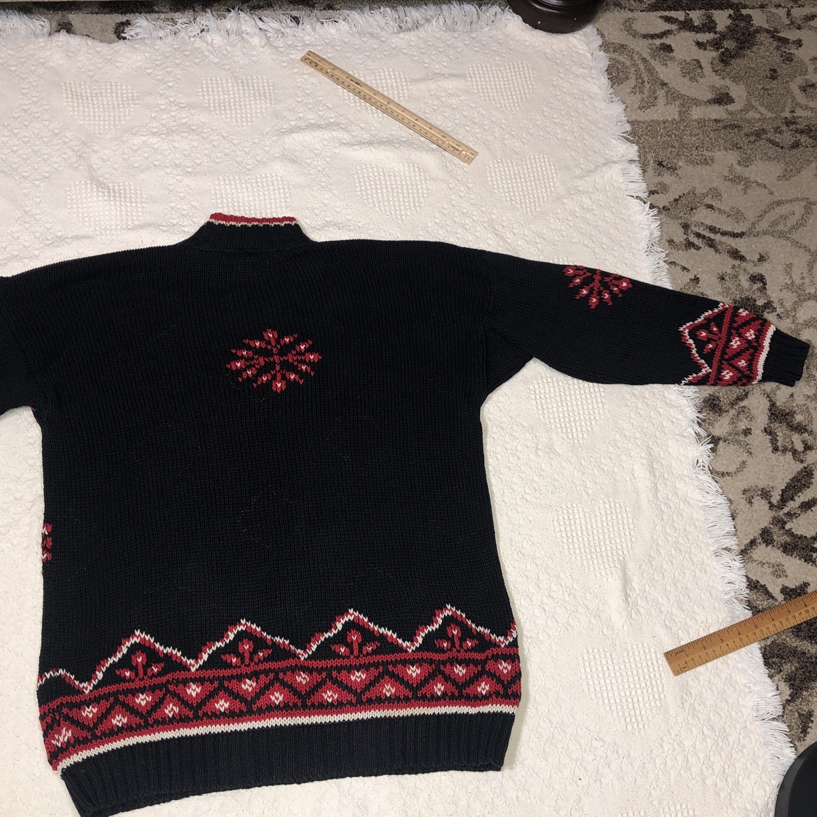 VINTAGE Best American Clothing Co Sweater Women L Black/Red Snowflakes