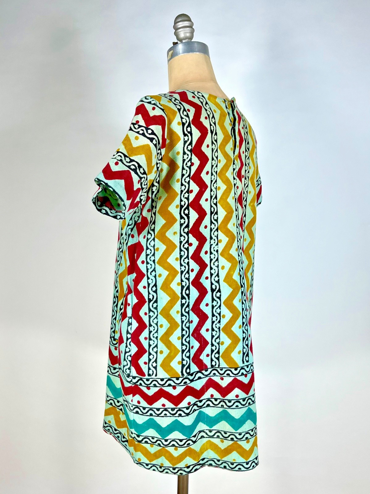 Vintage 1960’s TRUE HIPPIE cotton graphic print green shift mini dress India S/M